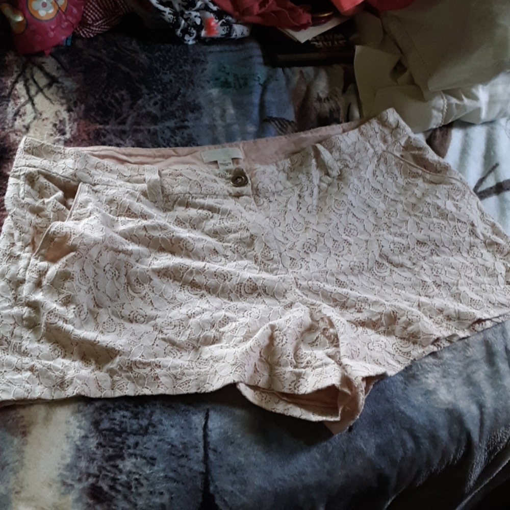 Forever 21 3X floral shorts light pink FREE W BUND